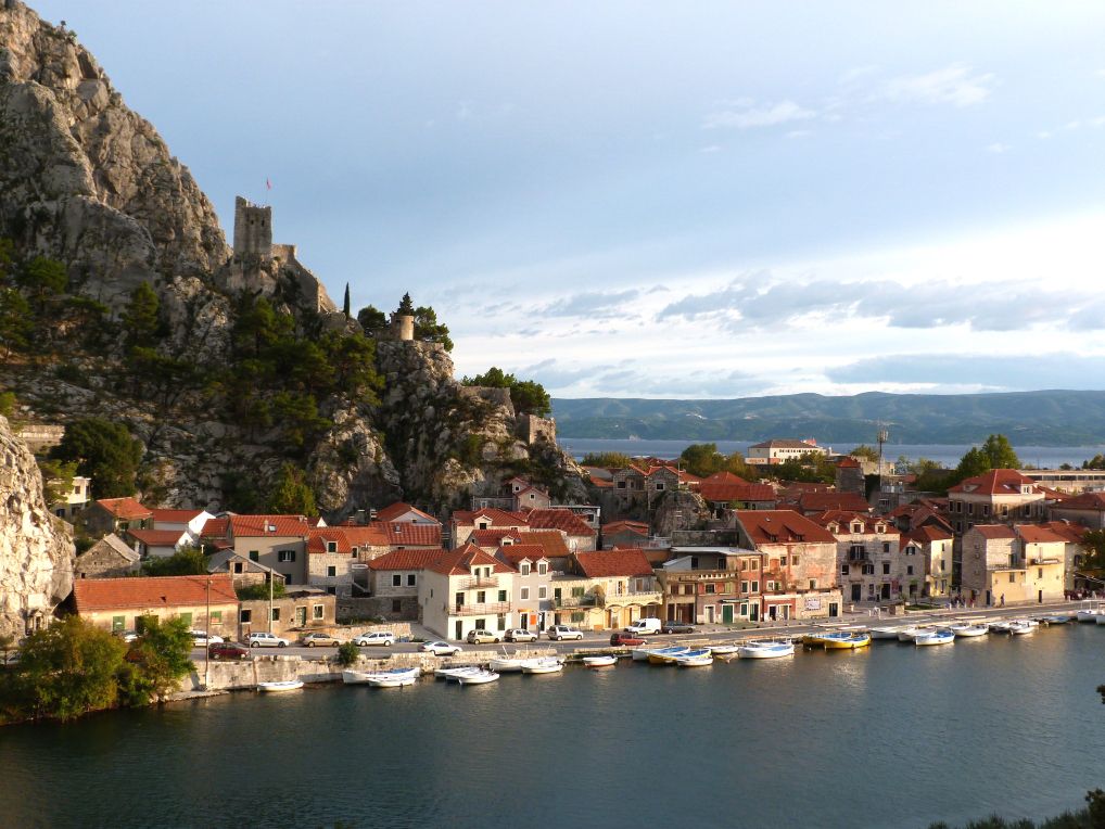 Omis Croatie ou la riviere Cetina se jette dans la mer