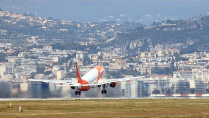 easyJet take-off