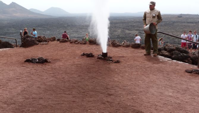 lanzarote-timanfaya-geyser